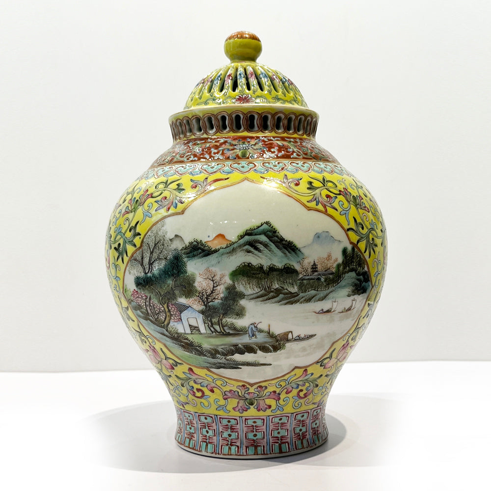 A Famille Rose Cover Vase with 'Landscape' Pattern, Republic of China