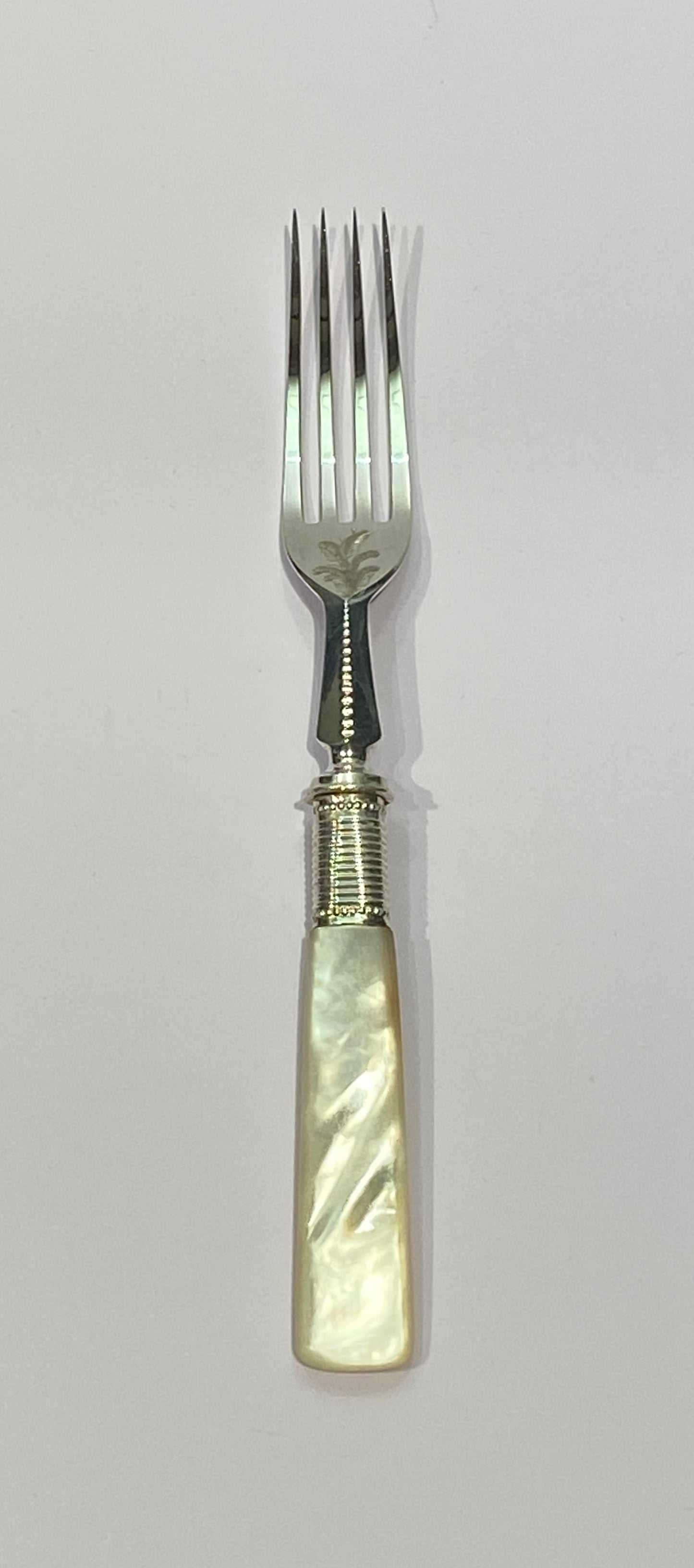 VINTAGE CANTEEN OF 24 SILVER PLATED AND MOTHER OF PEARL DESSERT KNIVES AND FORKS (MOP-60X)