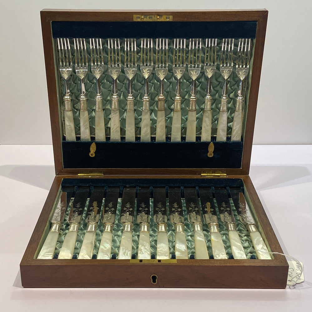 VINTAGE CANTEEN OF 24 SILVER PLATED AND MOTHER OF PEARL DESSERT KNIVES AND FORKS (MOP-60X)