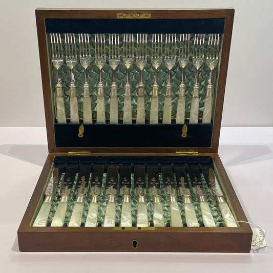 VINTAGE CANTEEN OF 24 SILVER PLATED AND MOTHER OF PEARL DESSERT KNIVES AND FORKS (MOP-60X)